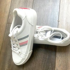 Tommy hillfiger sneakers- size 8